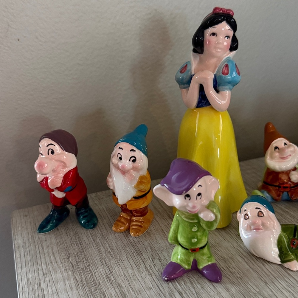 Disney Snow White and the Seven Dwarfs Figurines Set - Picture 3 of 6